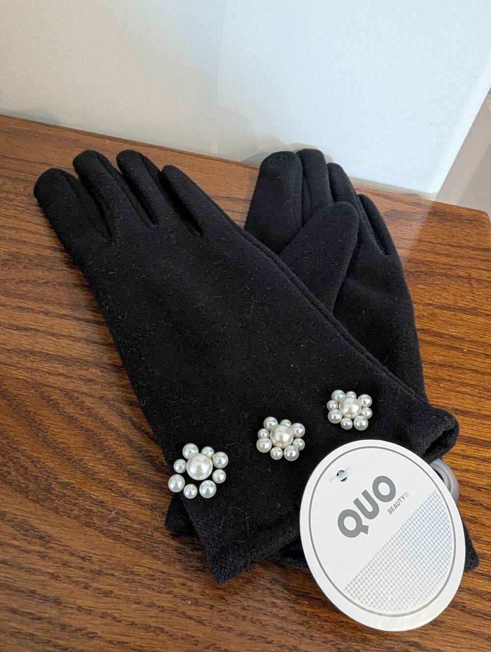 🍁Black Knit gloves With Pretty faux-pearl embellishments Tech Compatible OS